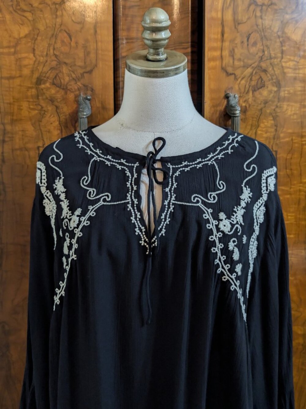 Karen Kane Black Embroidered Peasant Gauze Blouse Top 3X Boho Festival Witchy - Picture 4 of 7